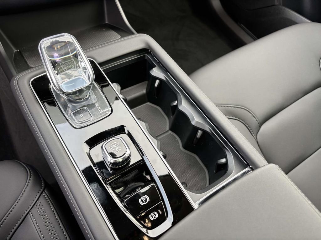New 2026 Volvo XC90 B6 Plus w/ Protection Package Premier image 23