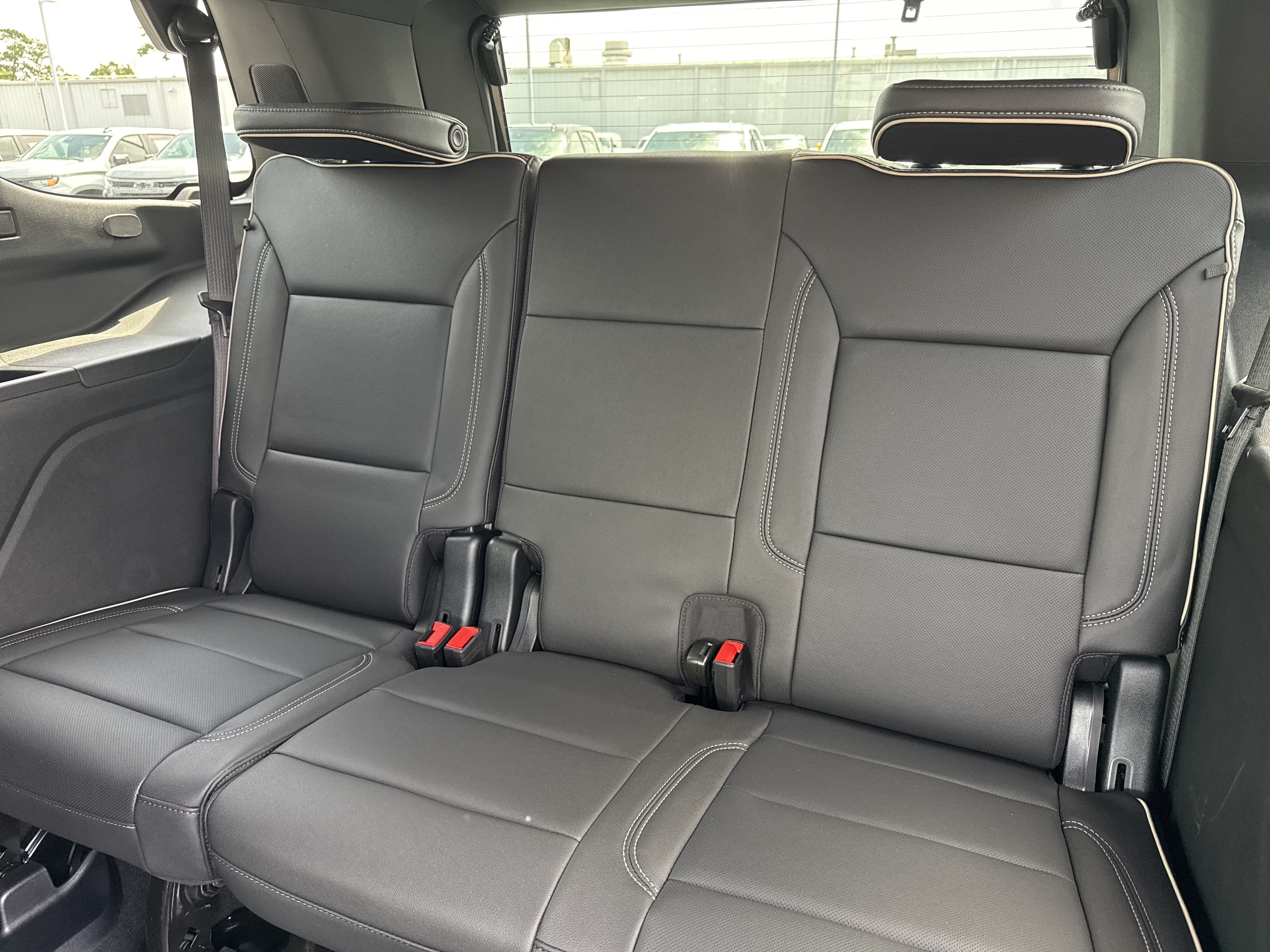 Used 2025 Chevrolet Tahoe Premier AWD/4WD image 31
