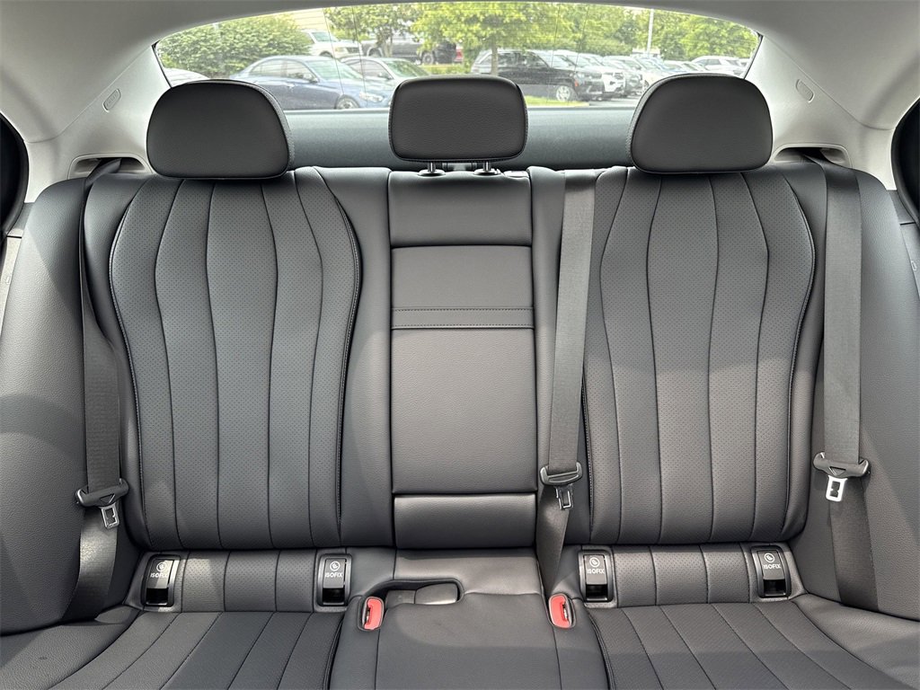 Used 2025 Mercedes-Benz E 350 4MATIC Sedan image 31