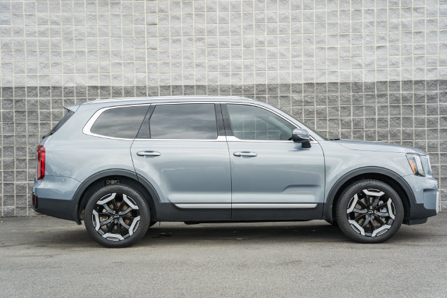 Used 2025 Kia Telluride S AWD/4WD image 4