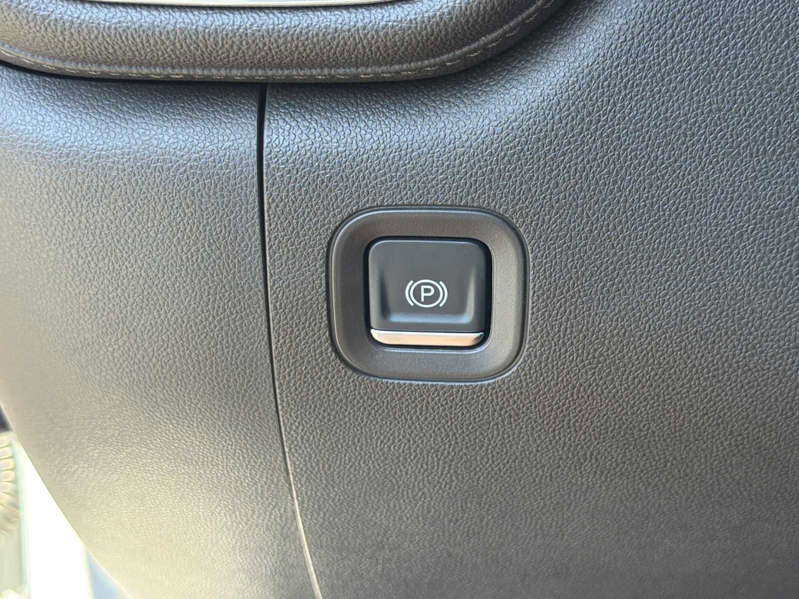 Used 2022 GMC Sierra 2500 Denali w/ Denali Ultimate Package image 18