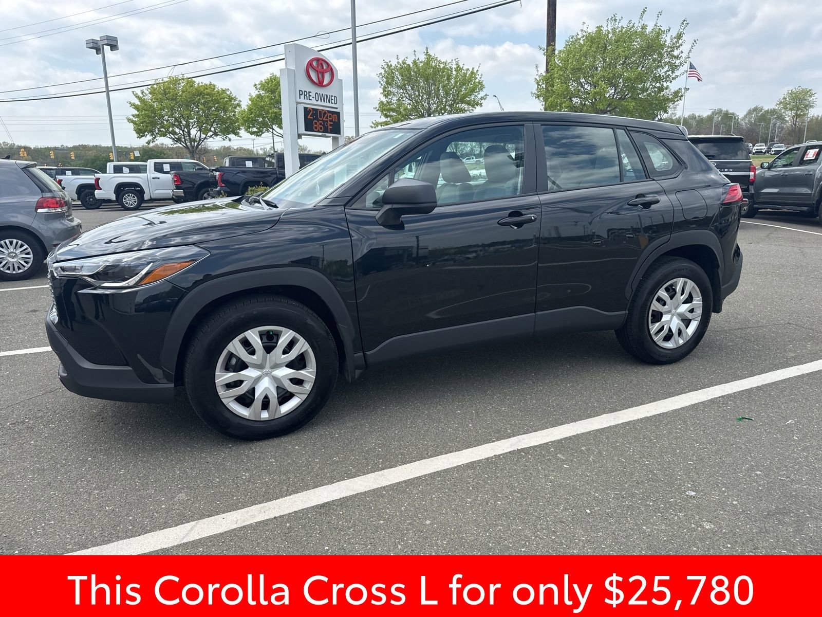 Used 2025 Toyota Corolla Cross L image 13