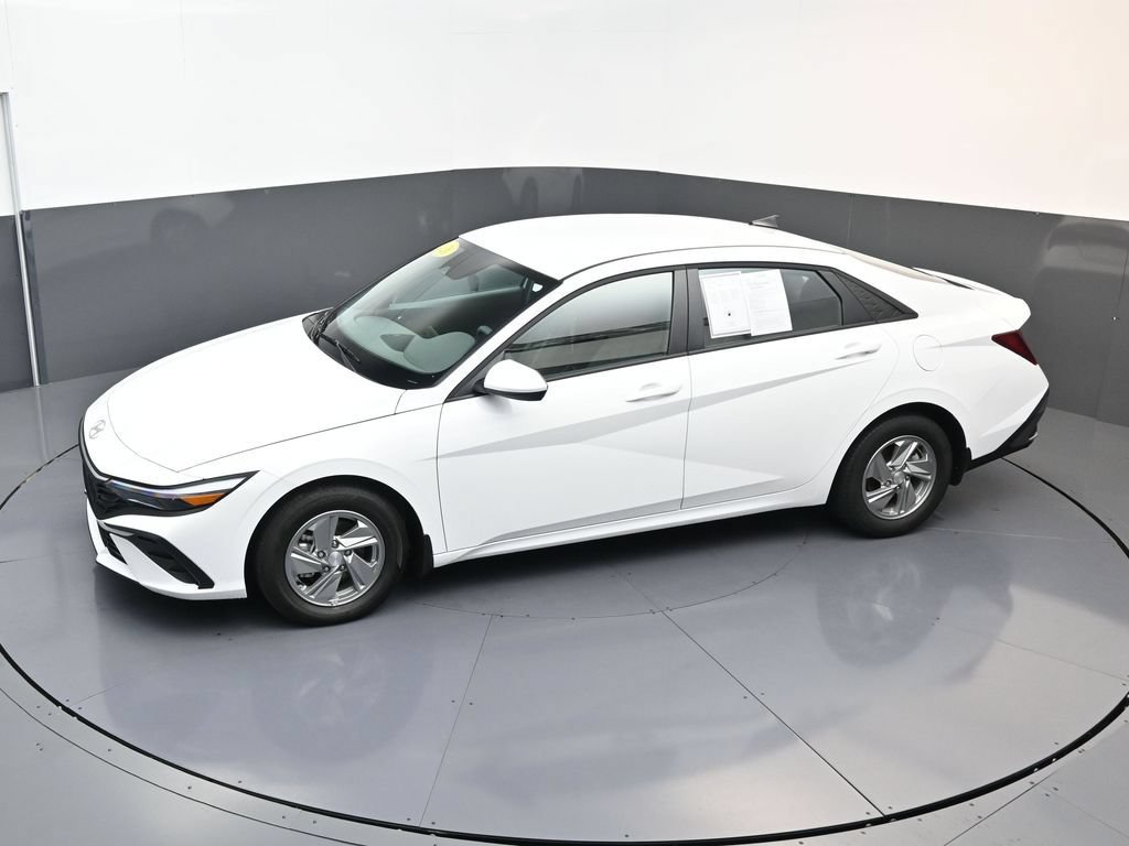 Certified 2026 Hyundai Elantra SE FWD image 19