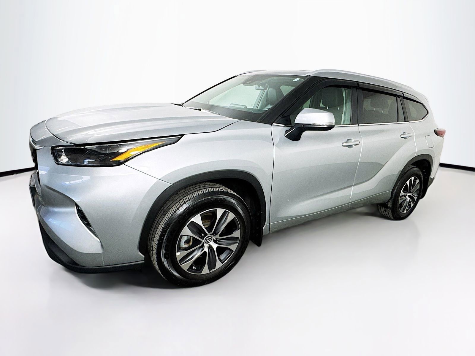 Certified 2024 Toyota Highlander XLE image 4