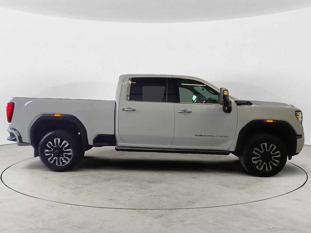 Certified 2026 GMC Sierra 3500 Denali Ultimate AWD/4WD image 4