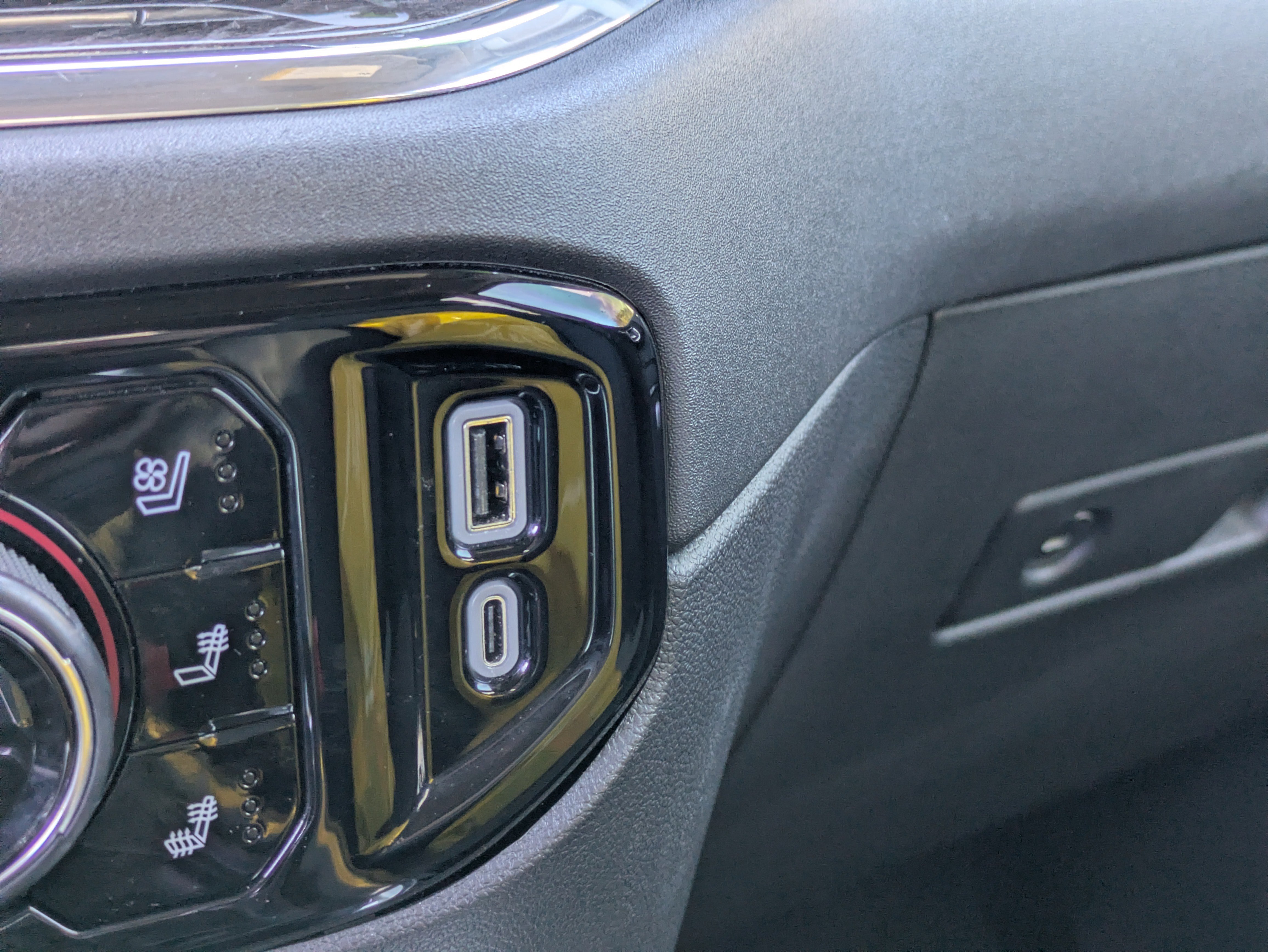 Used 2024 Chevrolet Silverado 1500 LTZ w/ Technology Package image 31