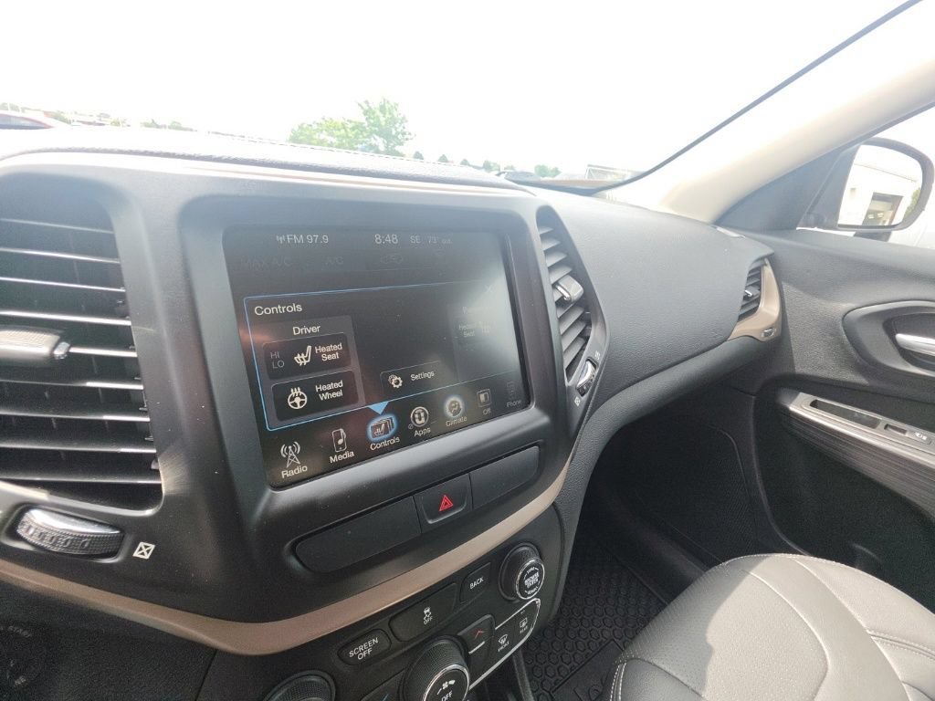 Used 2016 Jeep Cherokee Latitude w/ Cold Weather Group AWD/4WD image 21