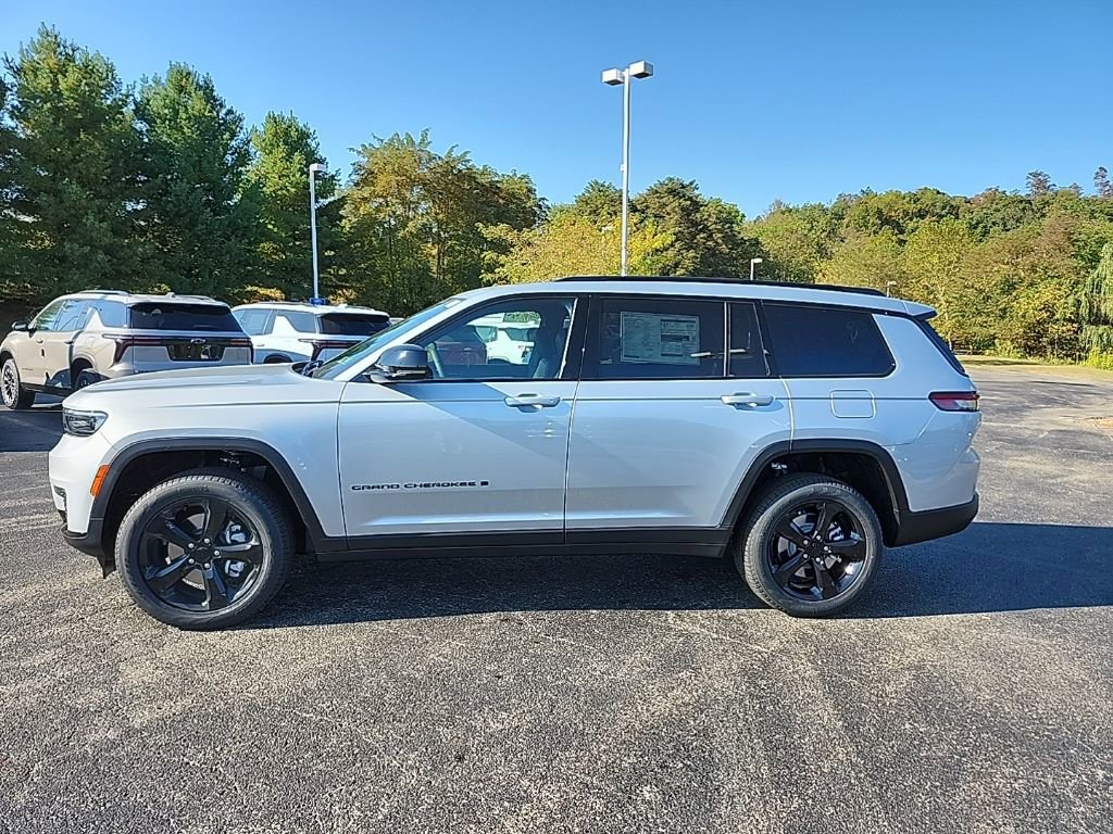 New 2025 Jeep Grand Cherokee L Limited w/ Black Appearance Package image 6