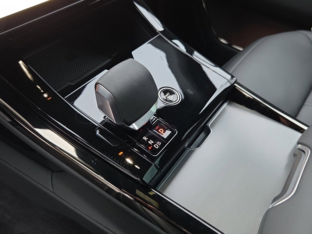 Used 2025 Land Rover Range Rover Sport SE image 13