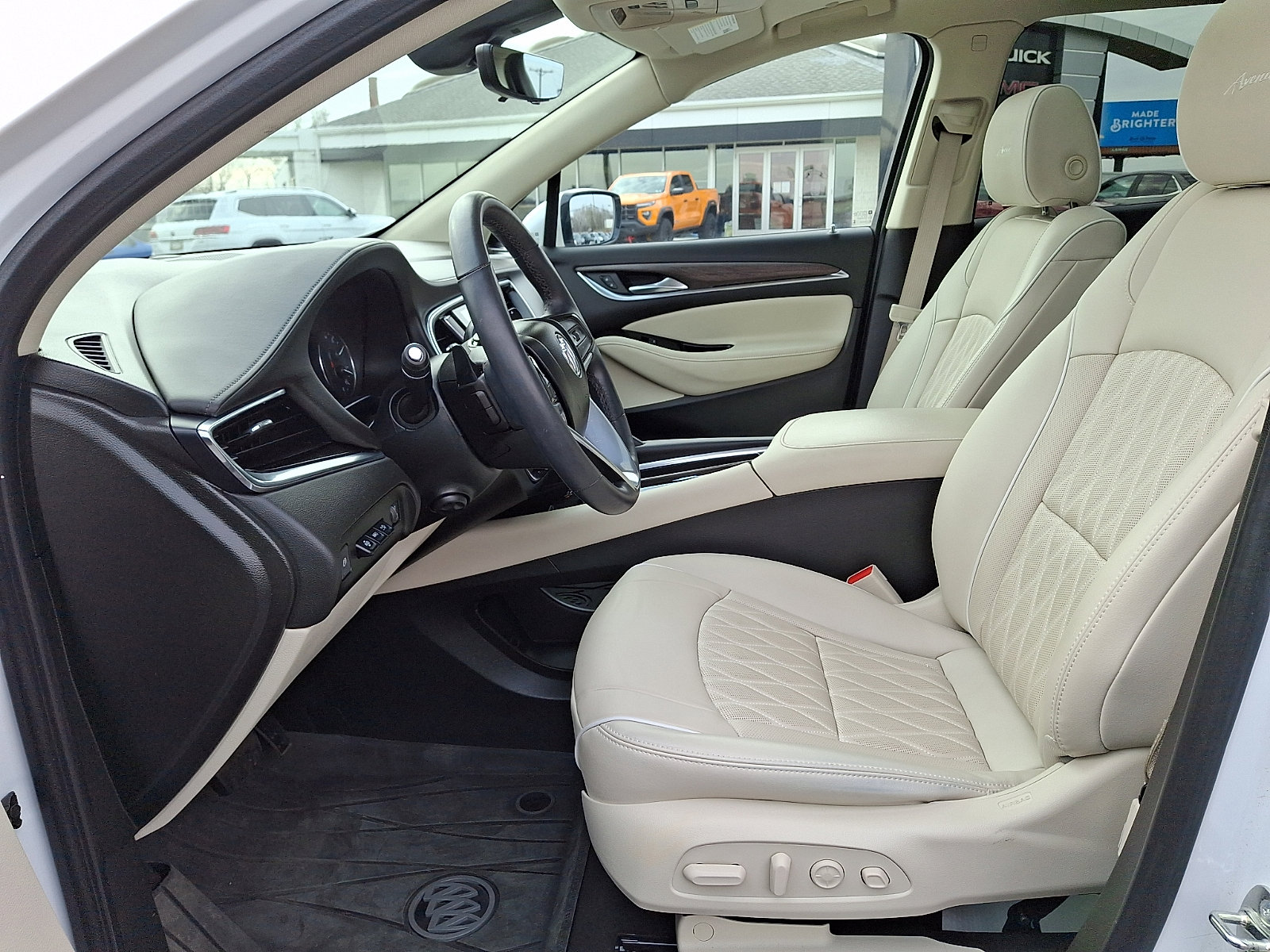 Certified 2024 Buick Enclave Avenir w/ Avenir Technology Package image 17