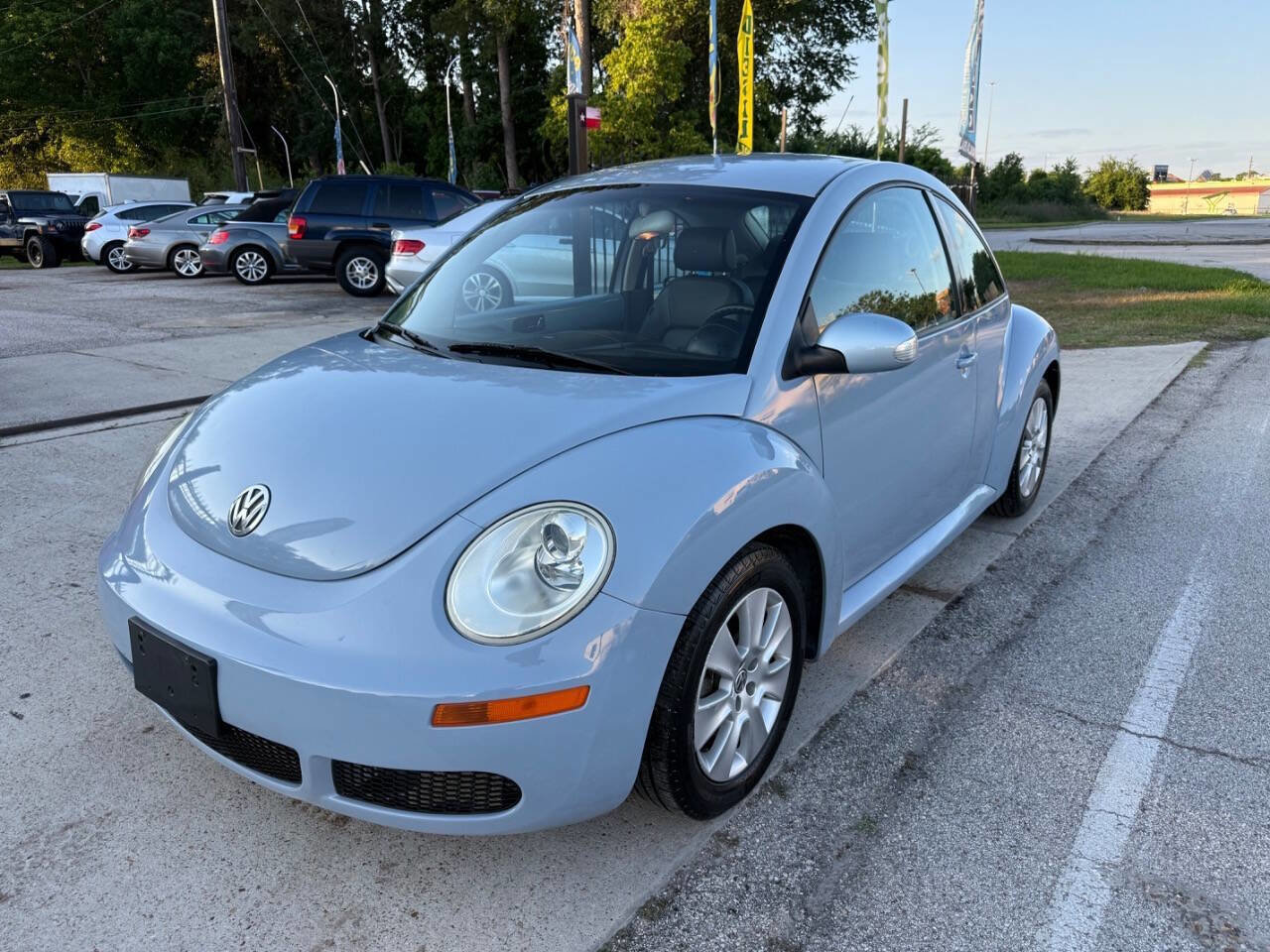 Used 2010 Volkswagen Beetle Coupe FWD image 1