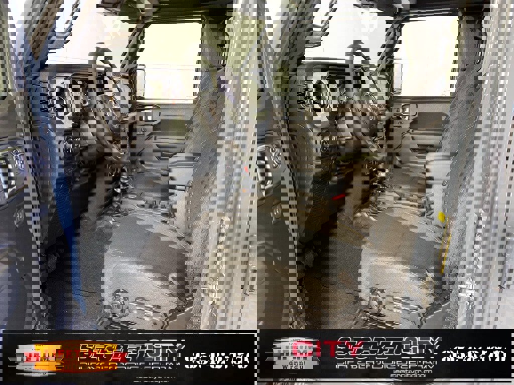 New 2025 Jeep Gladiator Sport image 11