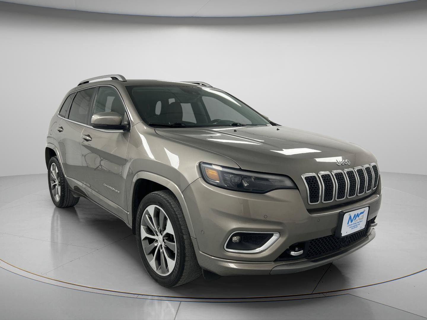 Used 2019 Jeep Cherokee Overland w/ Technology Group FWD image 2
