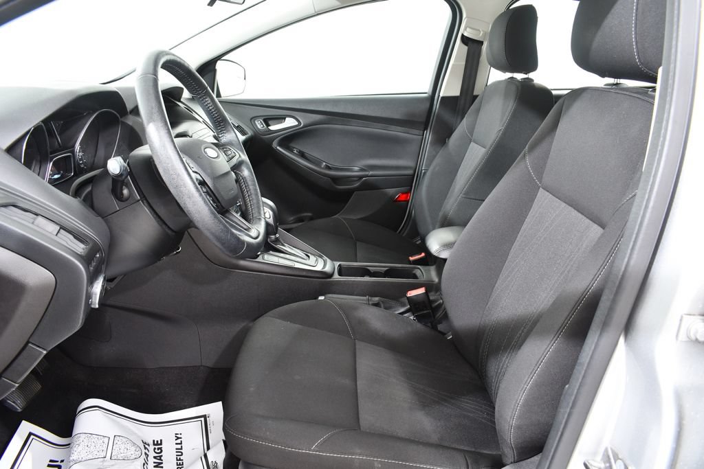 Used 2018 Ford Focus SE w/ Cold Weather Package FWD image 6