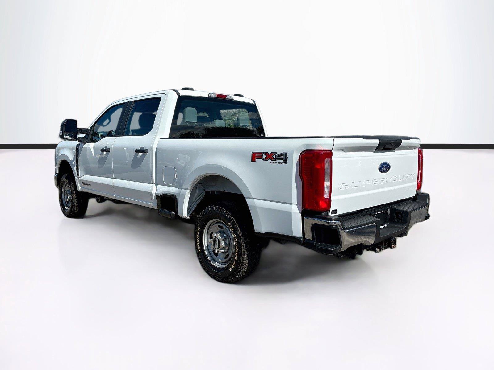 Used 2023 Ford F250 XL w/ FX4 Off-Road Package AWD/4WD image 5