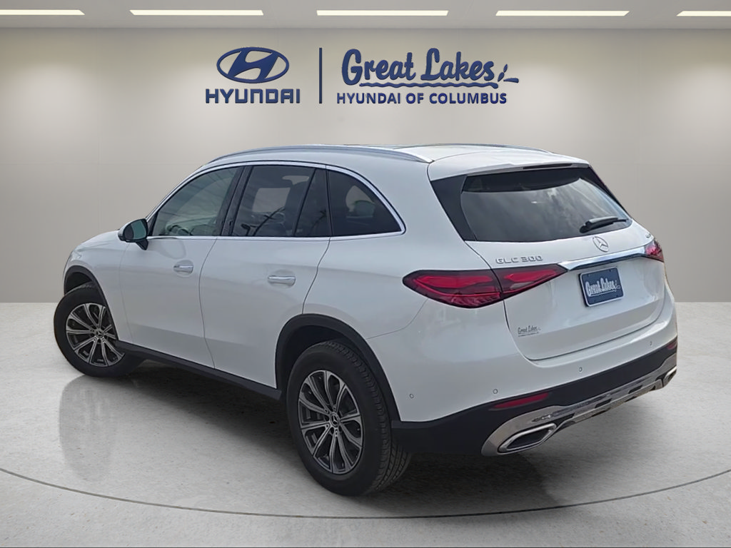 Used 2025 Mercedes-Benz GLC 300 4MATIC image 3