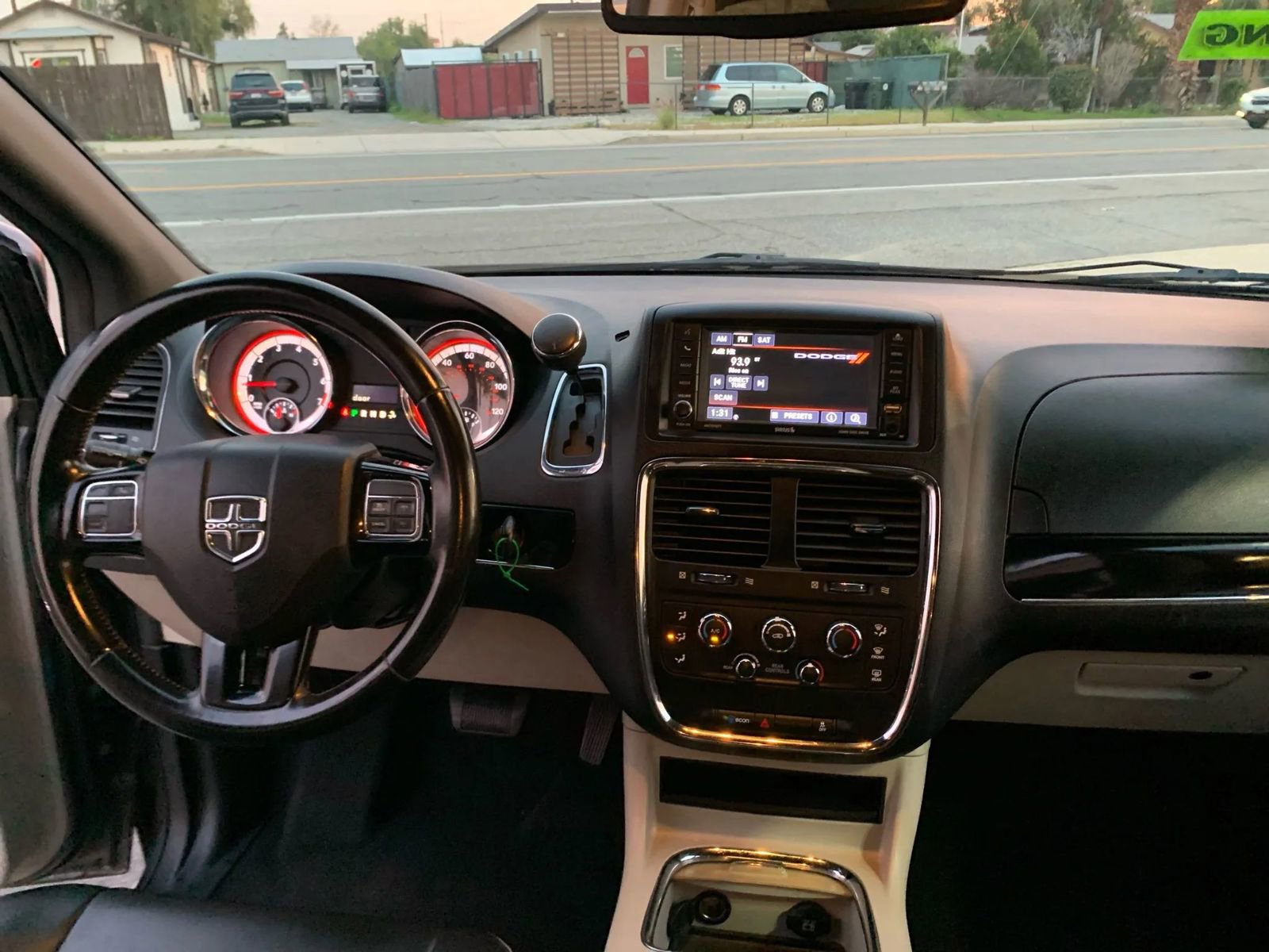 Used 2019 Dodge Grand Caravan SXT image 13