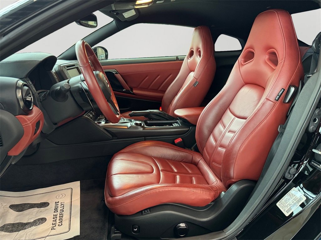 Used 2024 Nissan GT-R Premium w/ Premium Interior Package image 24