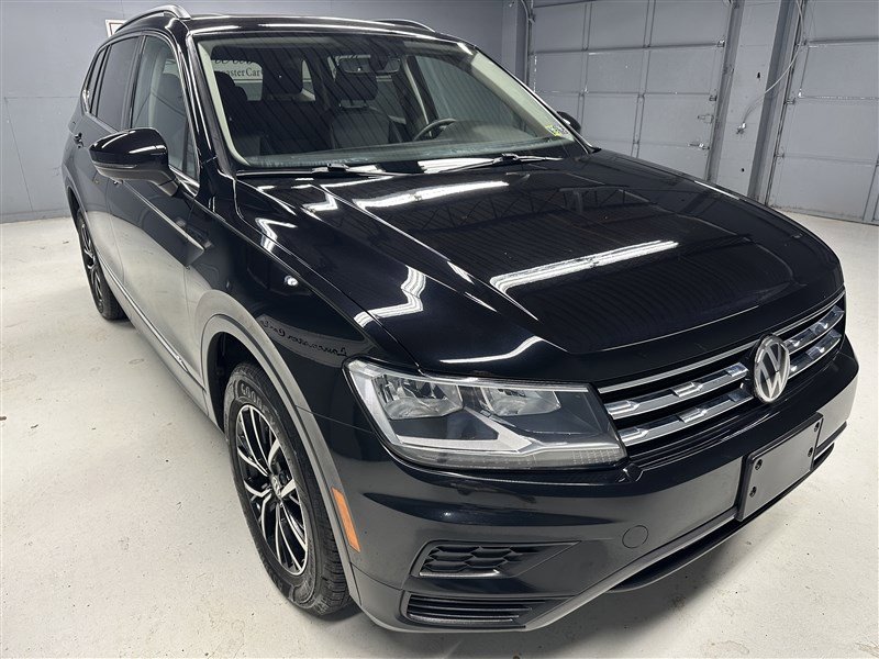 Used 2021 Volkswagen Tiguan SE w/ Panoramic Sunroof Package image 9