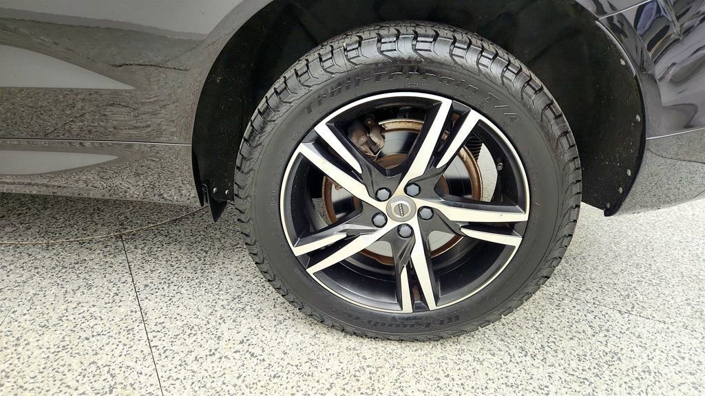 Used 2018 Volvo XC60 T6 R-Design w/ Convenience Package image 9