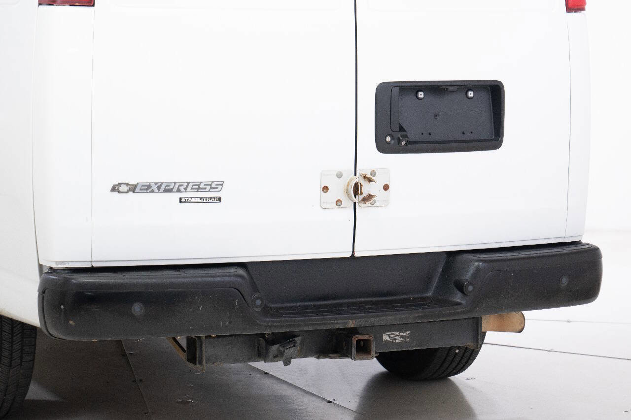 Used 2014 Chevrolet Express 3500 Extended RWD image 14