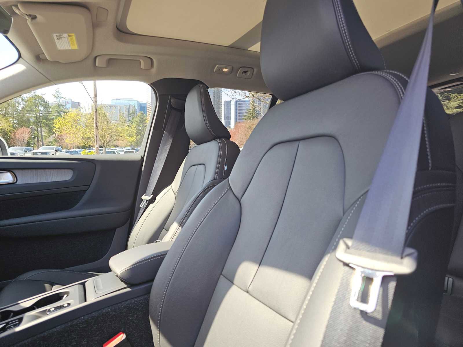 Used 2025 Volvo XC40 B5 Core w/ Protection Package Premier AWD/4WD image 22