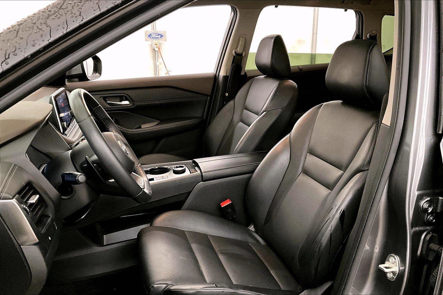 Used 2023 Nissan Rogue SV w/ SV Premium B Package image 24