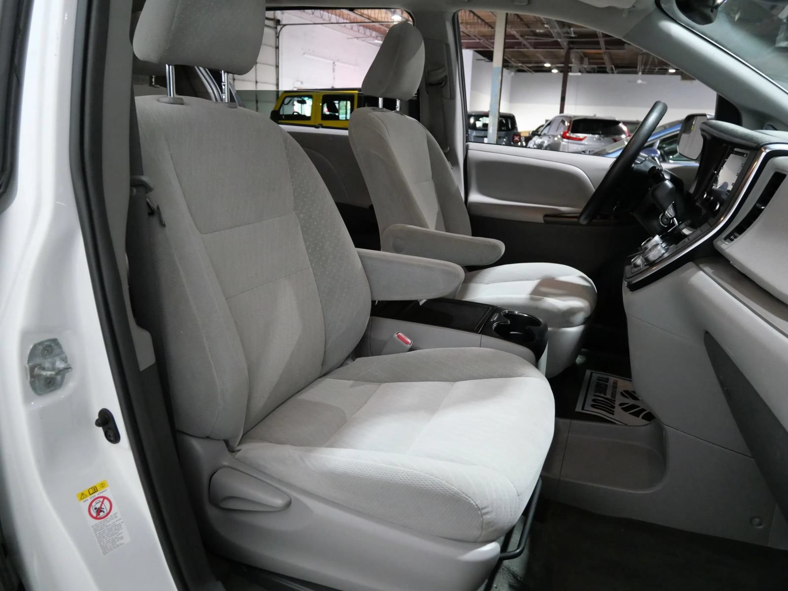 Used 2018 Toyota Sienna LE FWD image 14