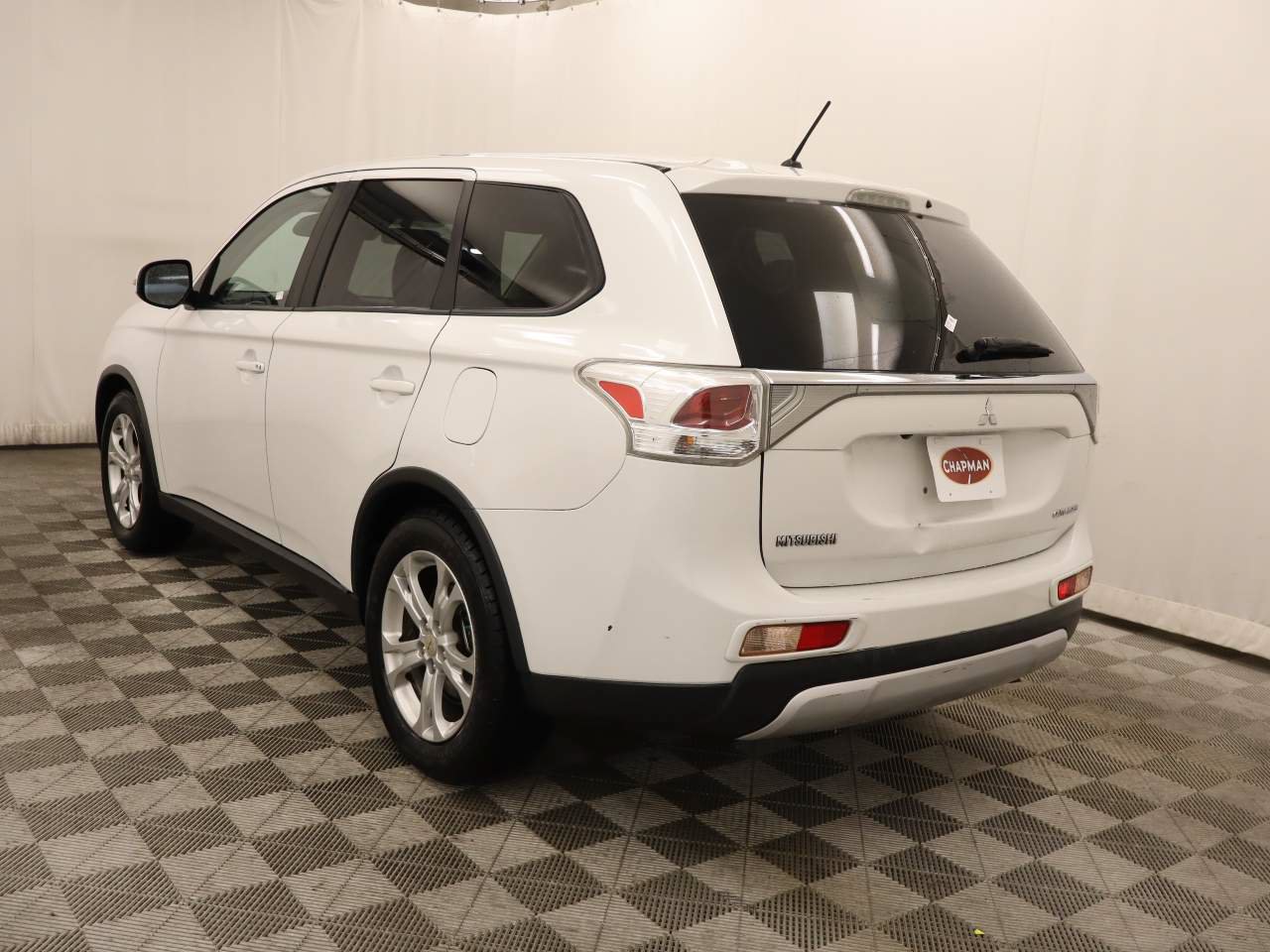 Used 2015 Mitsubishi Outlander SE FWD image 3