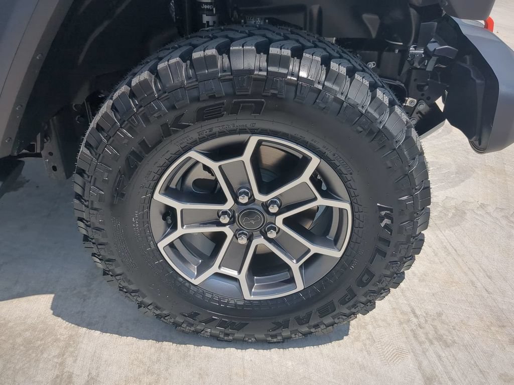 Used 2024 Jeep Gladiator Mojave AWD/4WD image 12