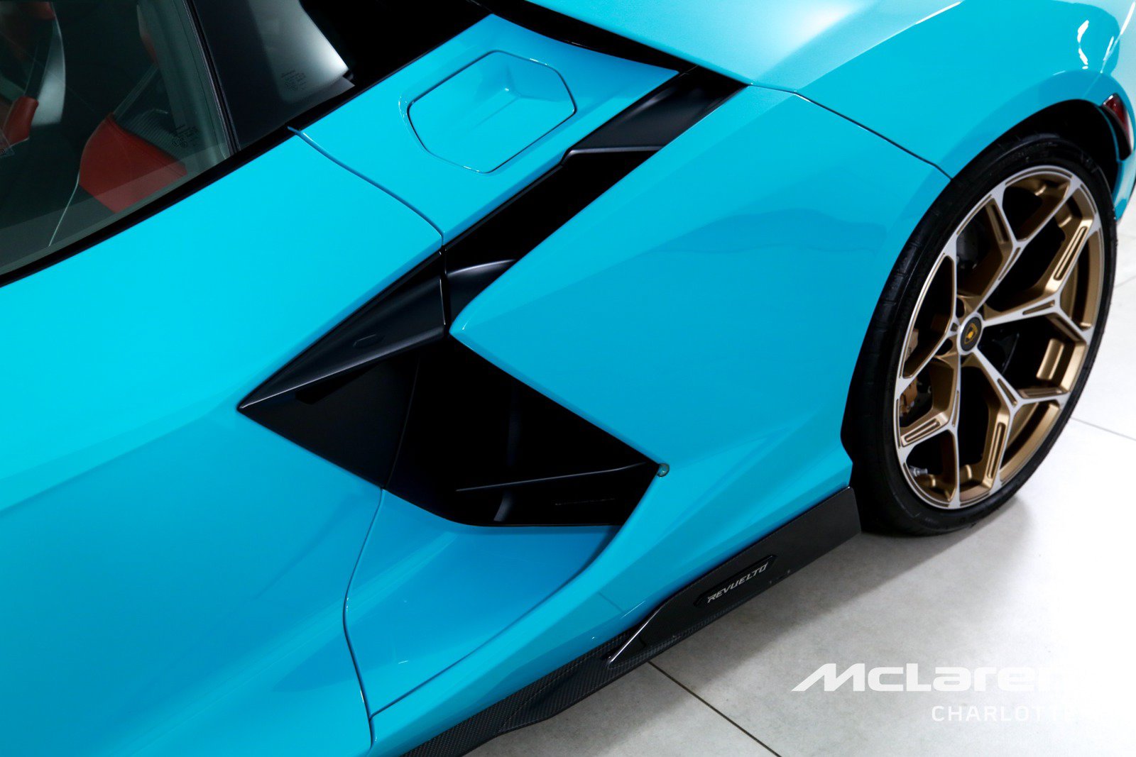 Used 2025 Lamborghini Revuelto AWD/4WD image 34