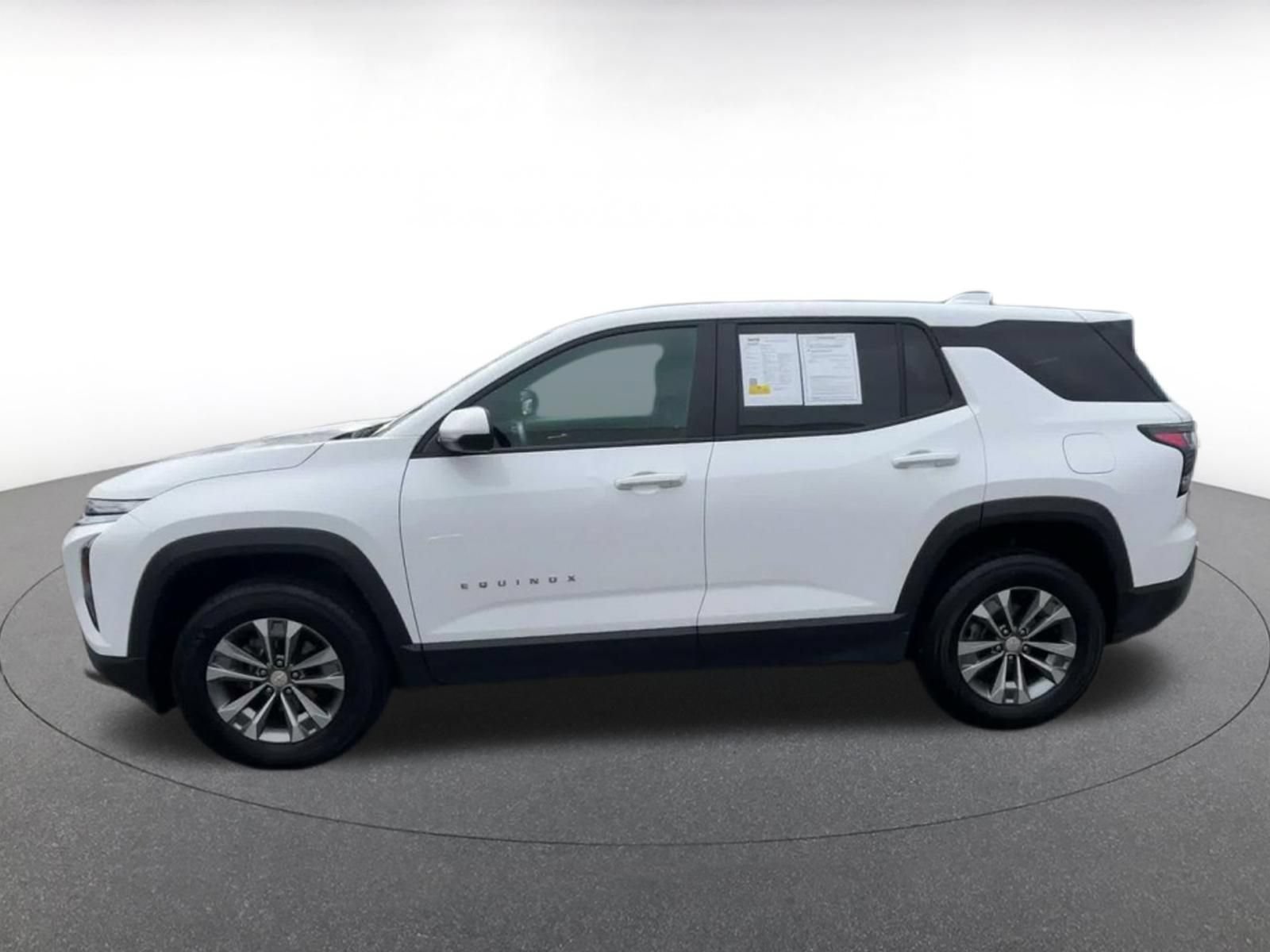 Used 2025 Chevrolet Equinox LT FWD image 8