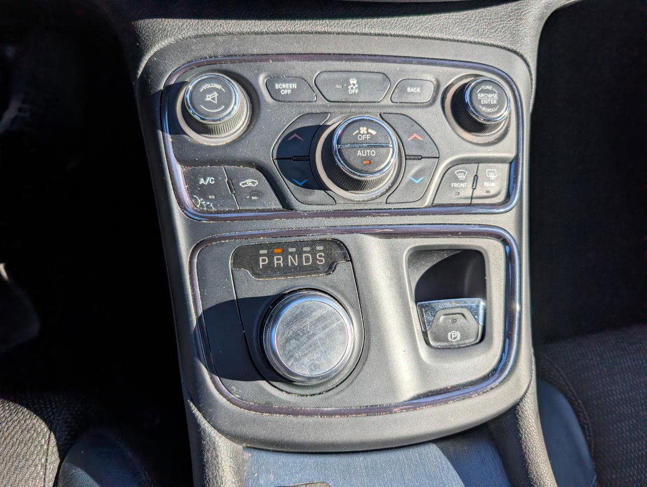 Used 2015 Chrysler 200 S w/ Navigation & Sound Group I image 30