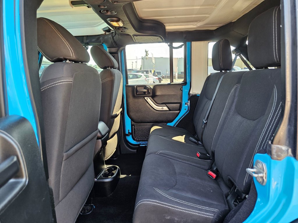 Used 2017 Jeep Wrangler Unlimited Rubicon w/ Connectivity Group AWD/4WD image 16