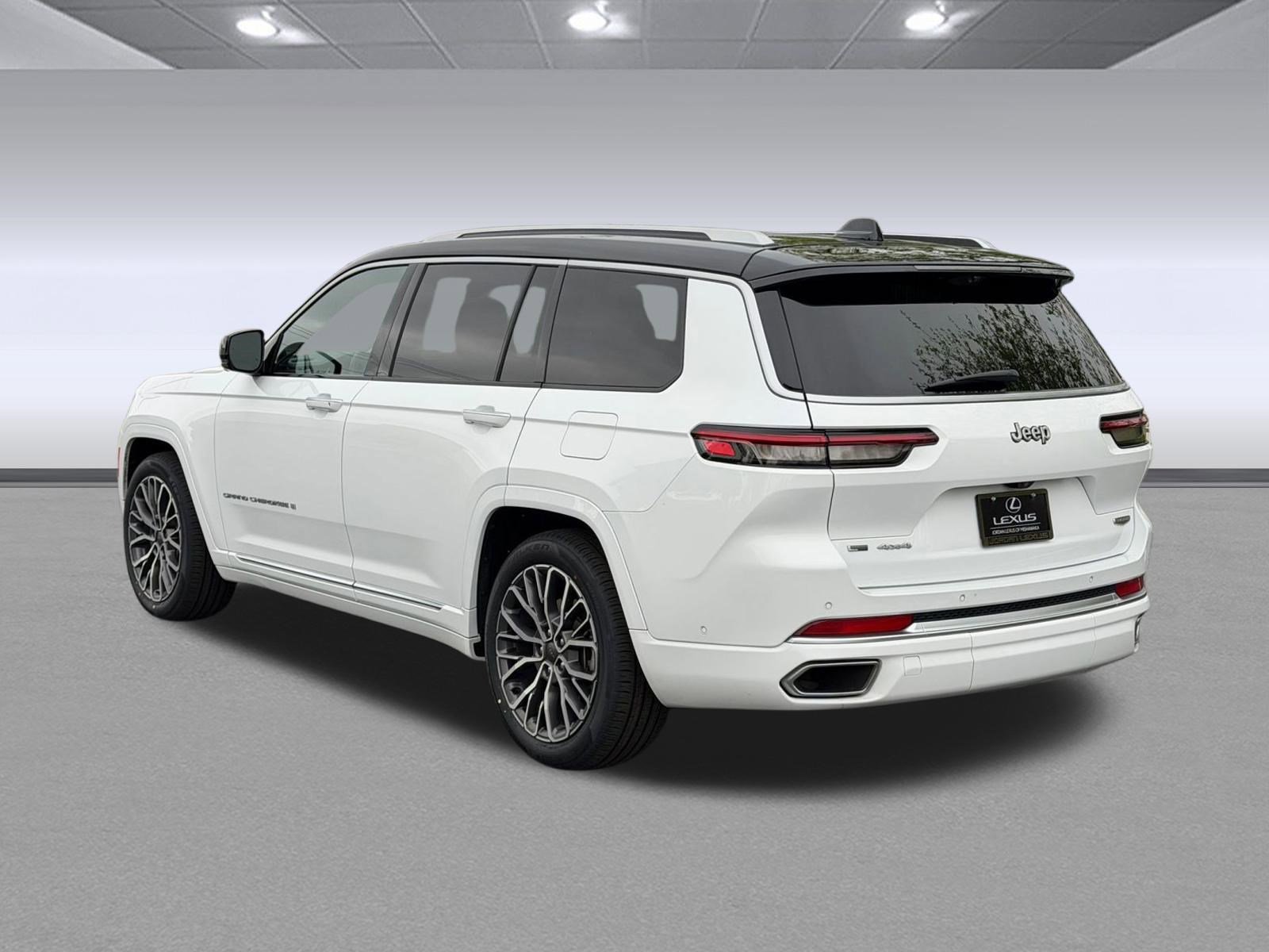 Used 2023 Jeep Grand Cherokee L Summit image 3