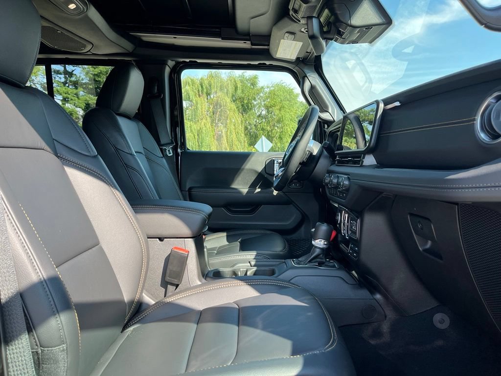 Used 2025 Jeep Wrangler Unlimited Sahara AWD/4WD image 22