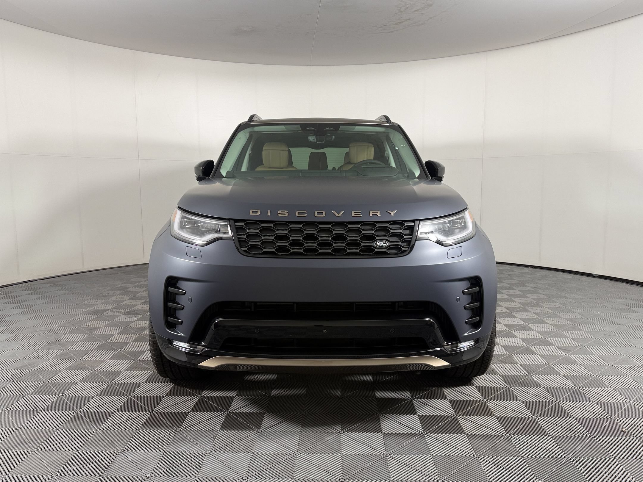 New 2026 Land Rover Discovery Limited Edition AWD/4WD image 6