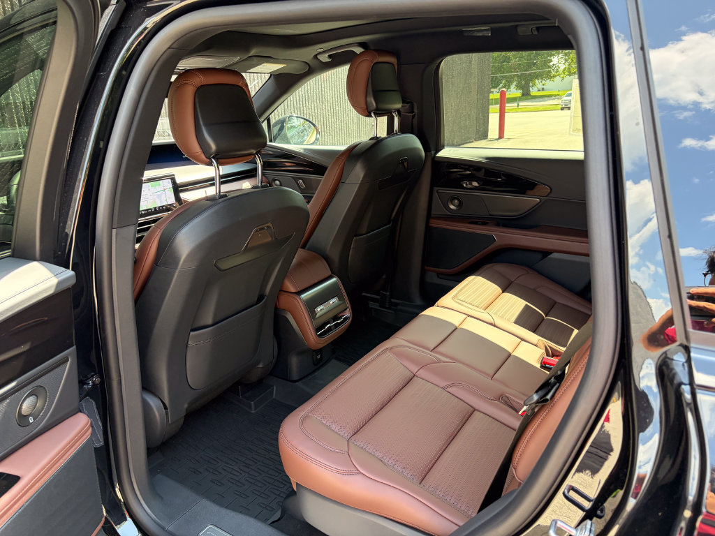 New 2026 Lincoln Nautilus Reserve w/ Jet Appearance Package AWD/4WD image 17