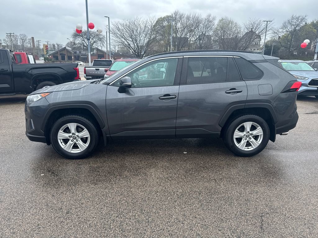 Used 2021 Toyota RAV4 XLE w/ Convenience Package image 4