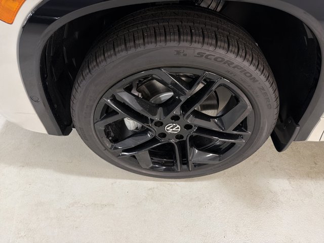 New 2026 Volkswagen Tiguan SE R-Line AWD/4WD image 11