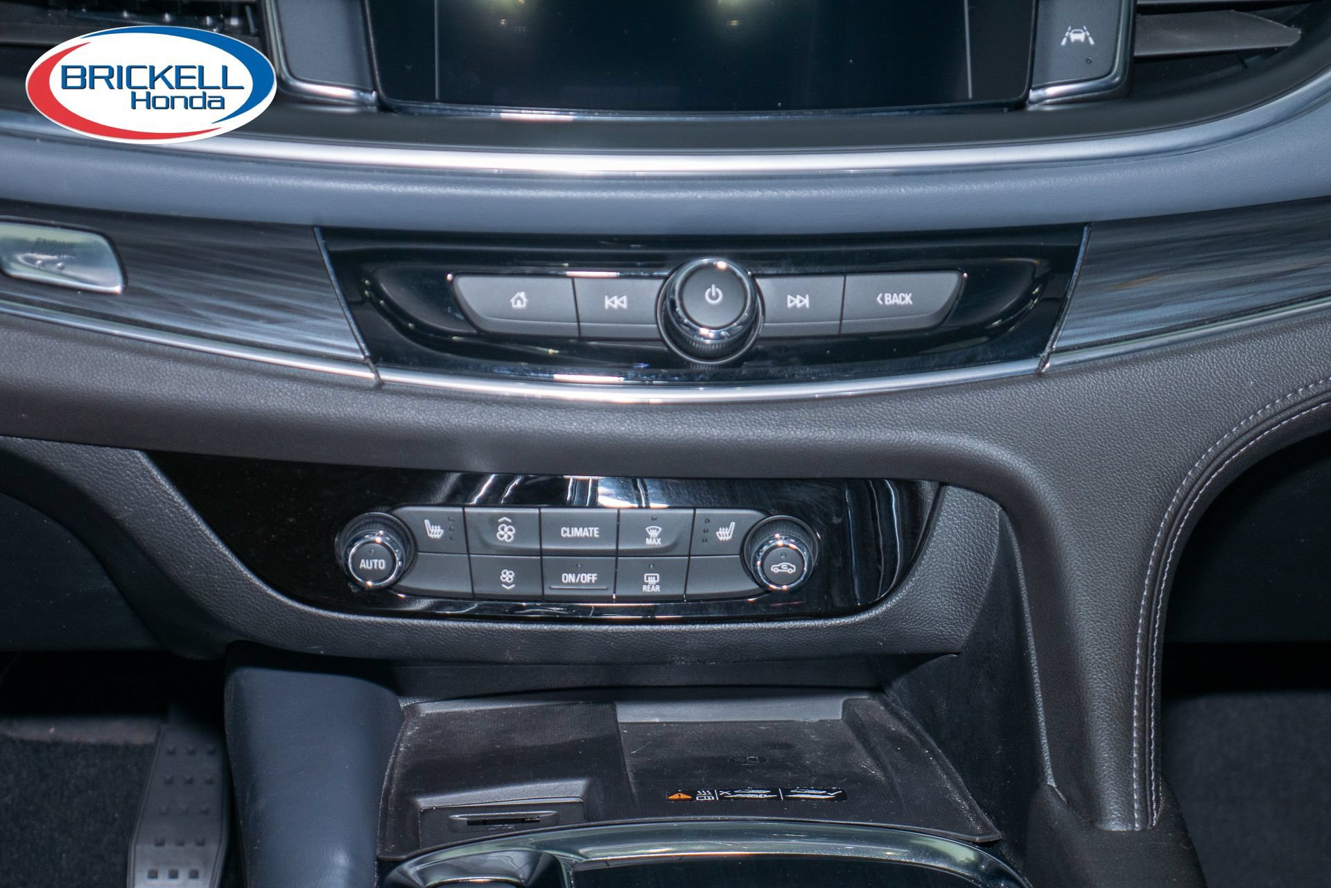 Used 2024 Buick Enclave Essence w/ Technology Package FWD image 22