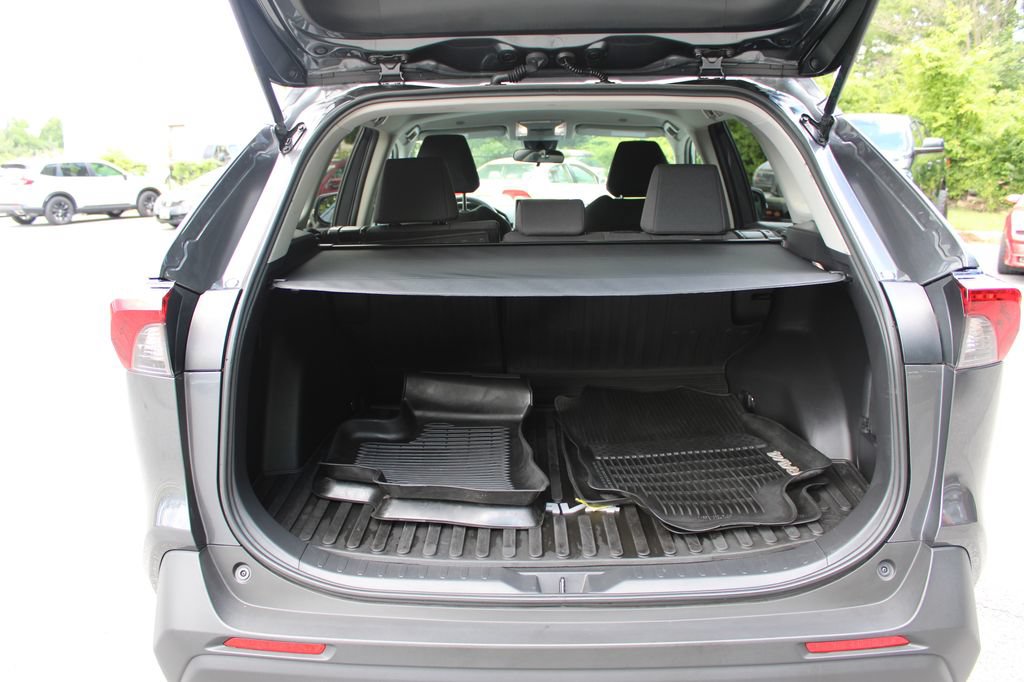 Used 2023 Toyota RAV4 LE AWD/4WD image 30