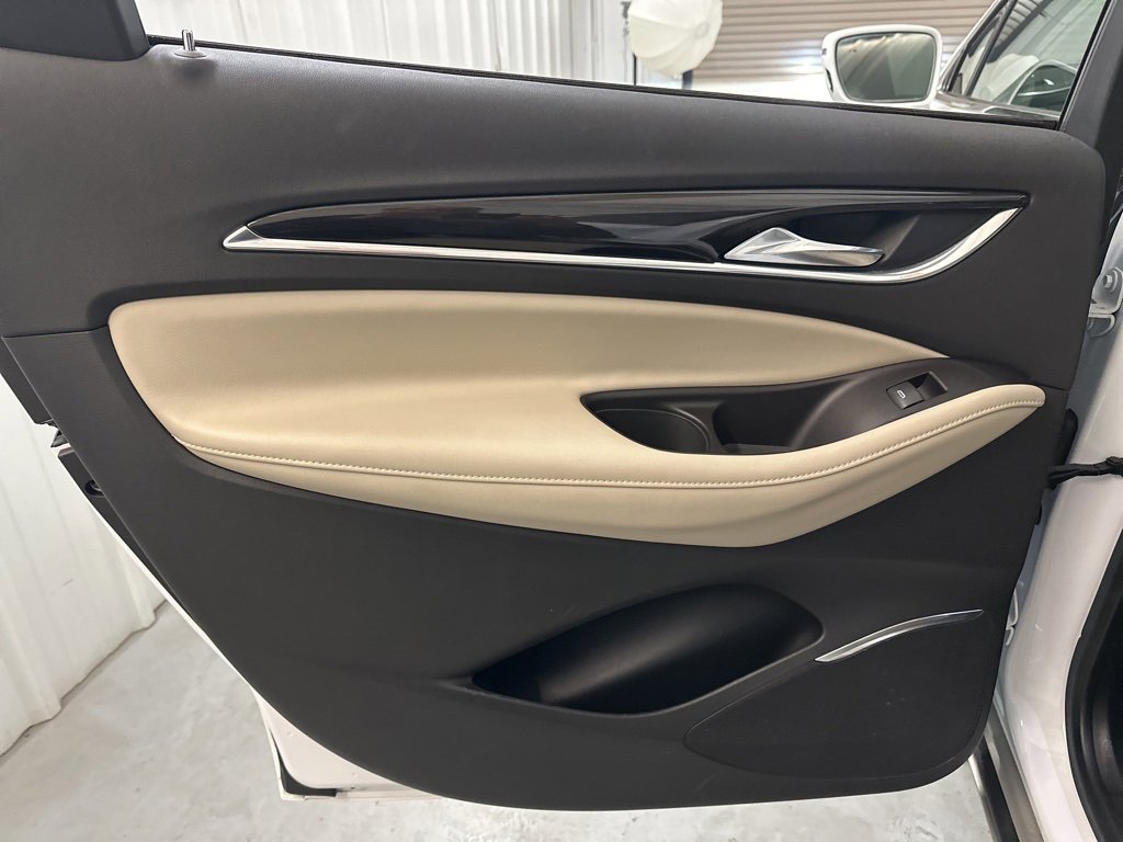 Used 2020 Buick Enclave Essence image 31