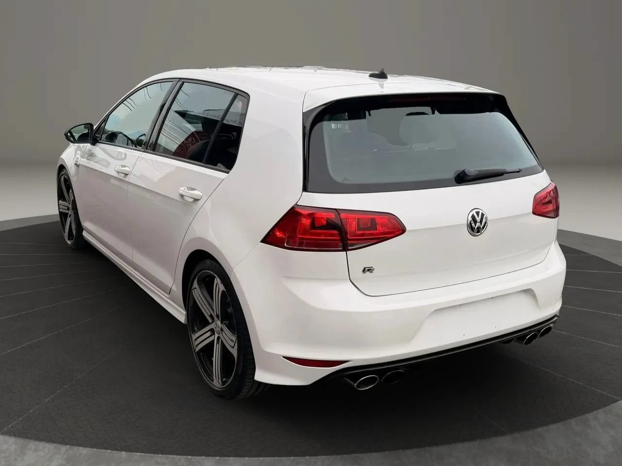 Used 2016 Volkswagen Golf R 4-Door AWD/4WD image 6