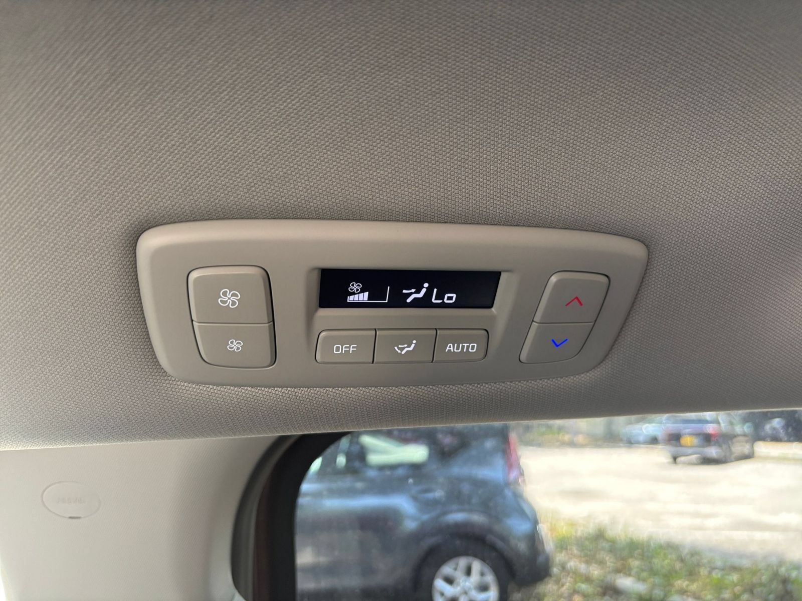 Used 2026 Kia Carnival FWD image 25
