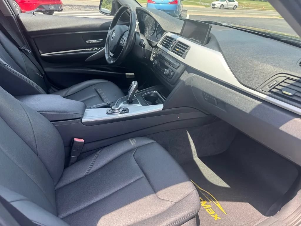 Used 2013 BMW 328i xDrive Sedan AWD/4WD image 8