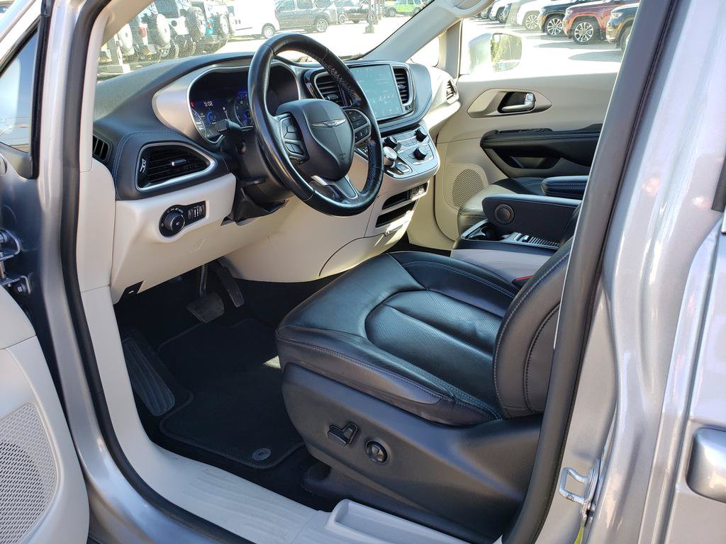 Used 2021 Chrysler Pacifica Touring-L FWD image 10