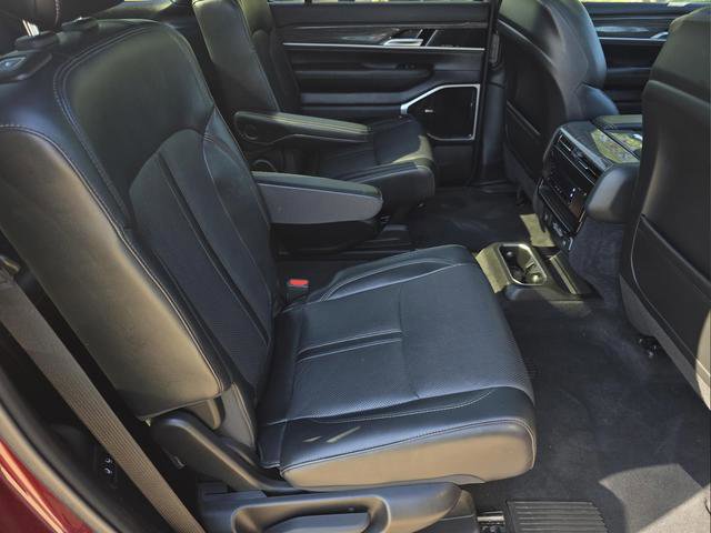 Used 2022 Jeep Wagoneer Series III w/ Premium Group I AWD/4WD image 9