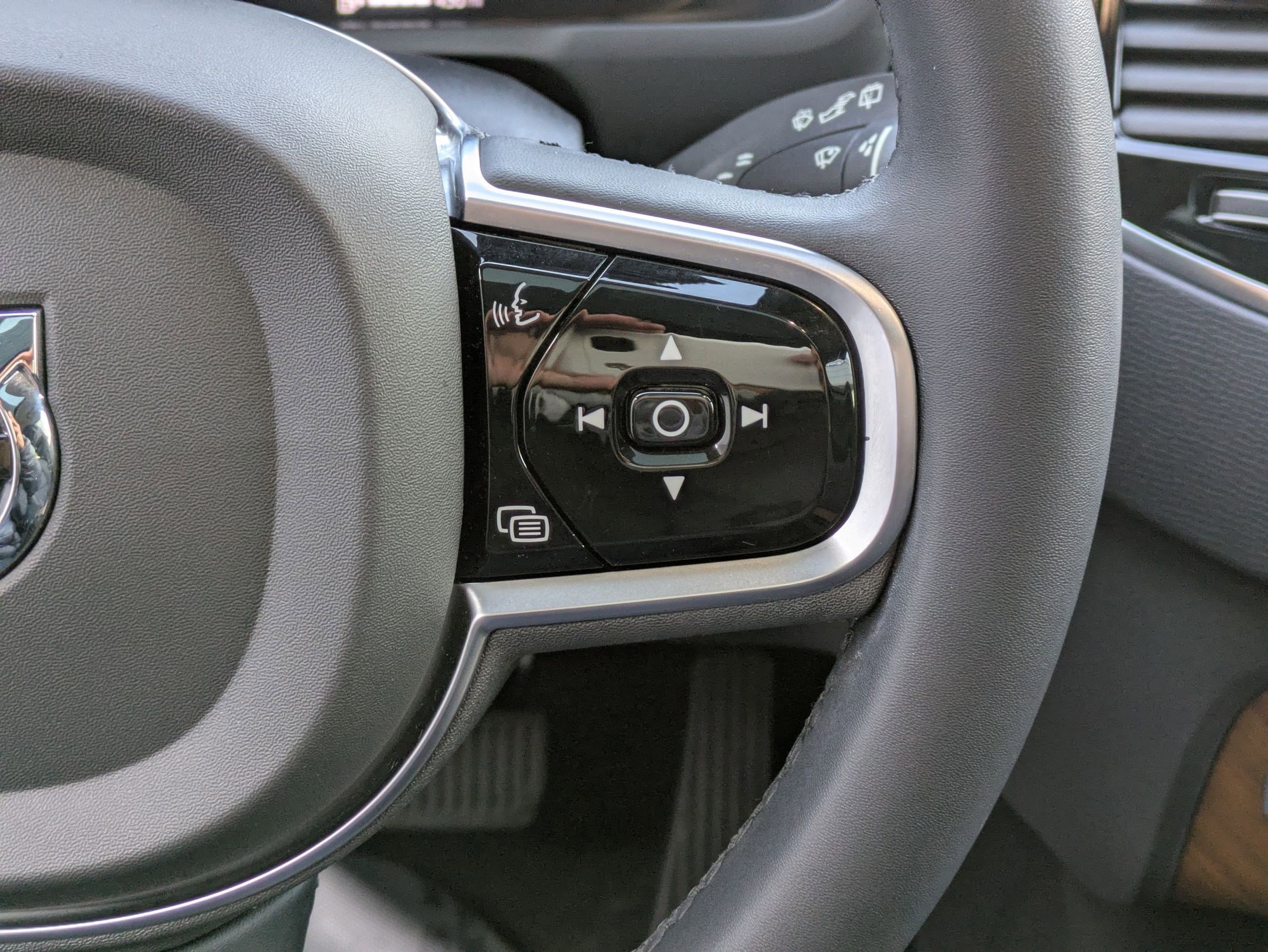 Certified 2023 Volvo XC90 T8 Plus w/ Protection Package Premier image 17