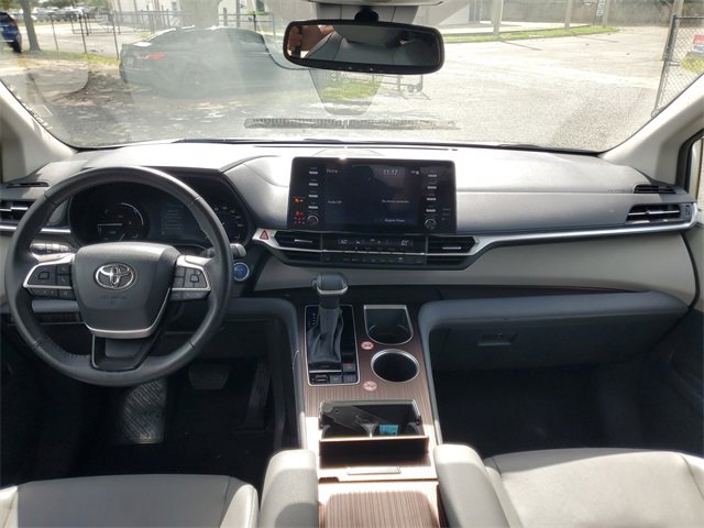 Used 2024 Toyota Sienna XLE image 25